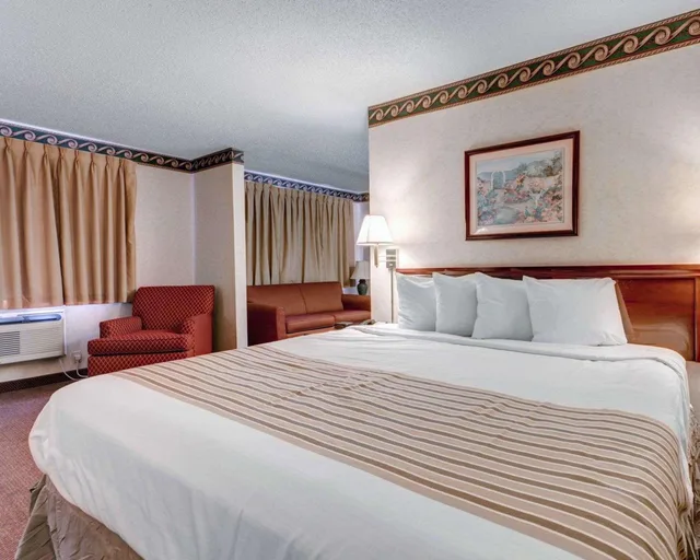 جناح بسرير كينج، Econo Lodge Inn & Suites El Paso West 1/3