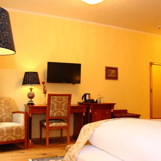 Room, Double Bed, See Gruner Baum 1/4