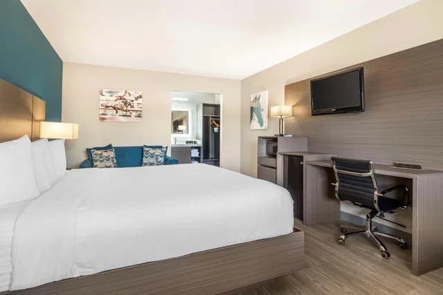 Room, King Bed, Sofa, Best Western Green Tree Inn 2/10