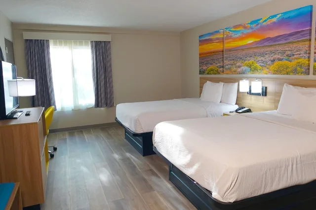 Room, 2 Queen Beds, Days Inn By Wyndham Norman 1/3