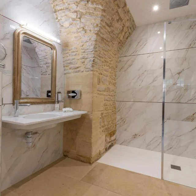 غرفة سوبيريور بسرير كينج، FERME DE LA RANCONNIERE - MANOIR DE MATHAN 8/9