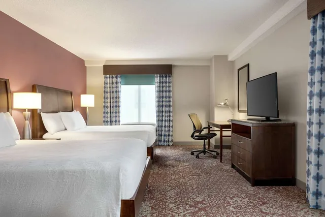 غرفة بريميوم بسريرين كوين، Hilton Garden Inn Louisville Downtown 3/8