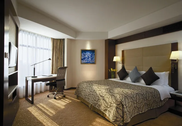 غرفة ديلوكس بسرير مزدوج، Shangri-La Shenzhen 1/1