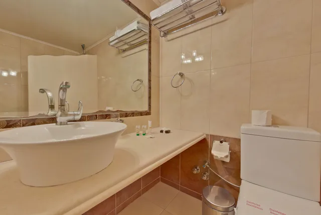 غرفة بسرير مزدوج أو سريرين منفصلين بإطلالة على الحديقة، Palmariva Beach Hotel By Anayia All Inclusive Resorts 5/8