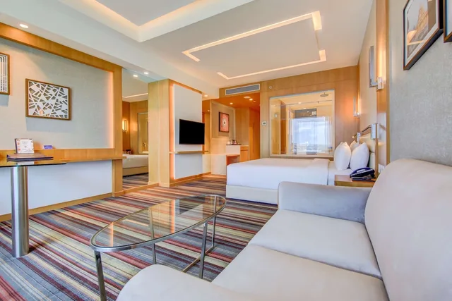 غرفة قياسية بسرير كينج، Radisson Blu Gorakhpur 3/4
