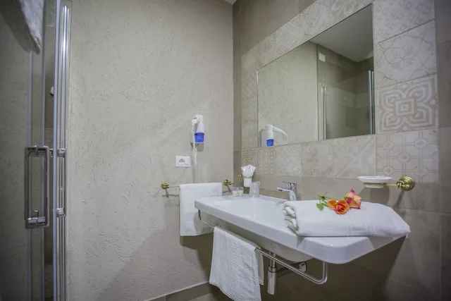 جناح بسرير كوين، Hotel del Sole Pompei 8/8