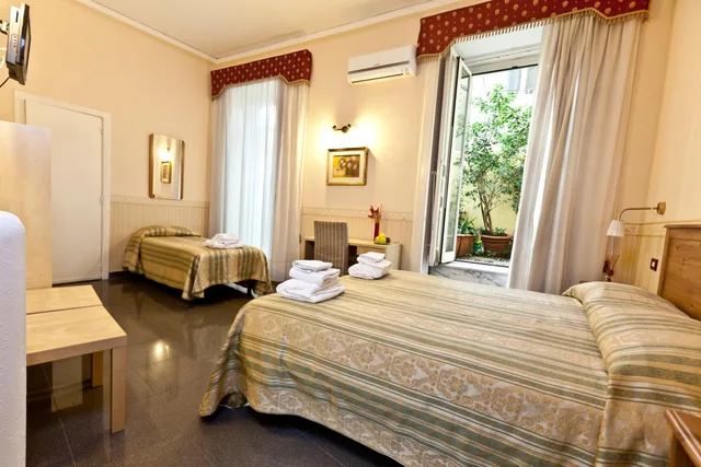 Room, Triple, MediNaples 1/1
