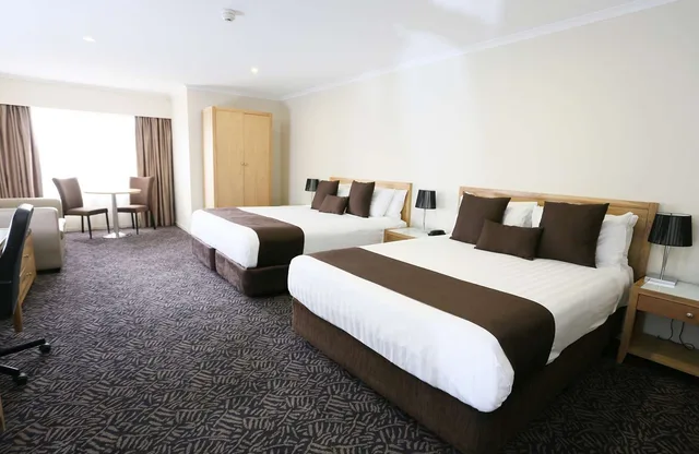 غرفة ديلوكس بسرير كينج وسرير كوين، Best Western Plus Hovell Tree Inn 1/3