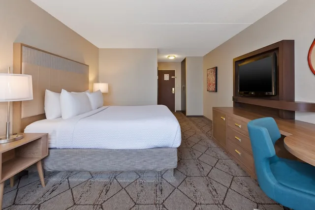 Standard, King Bed, Accessible, Crowne Plaza Columbus North-Worthington 4/7