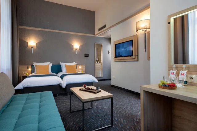 غرفة ديلوكس بسرير كوين، Leonardo Boutique Hotel Krakow Old Town 1/8