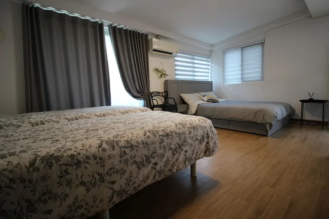 Family, Quadruple, Queen and Twin Beds, Bunk Guest House - Hostel 2/3