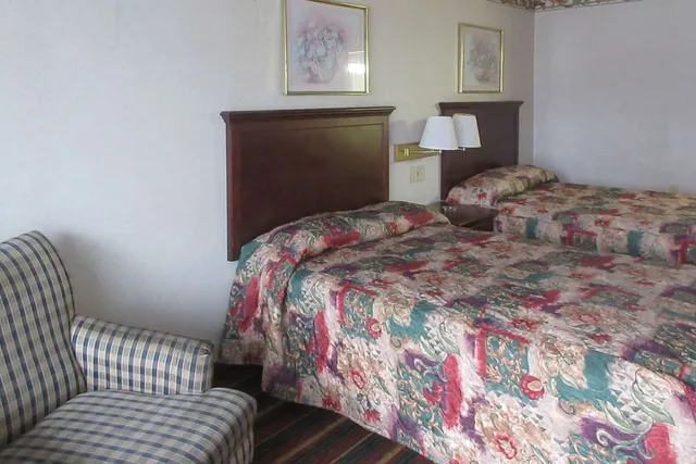 غرفة بسريرين مزدوجين للمدخنين، Rodeway Inn Dunmore, PA 1/1