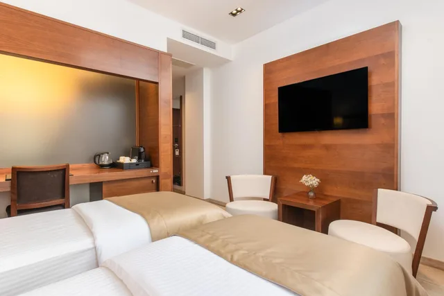 غرفة قياسية بسرير مزدوج أو سريرين منفصلين، Marmont Heritage Hotel 5/10