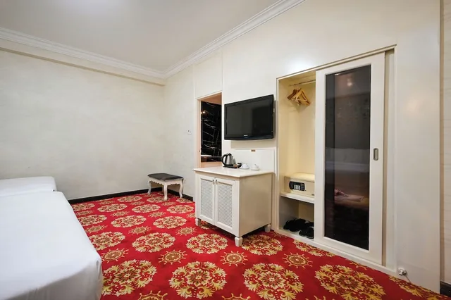 Deluxe, Triple, 1 Queen and 1 Single Bed, No Window، California Saigon Hotel & Rooftop Pool 5/7