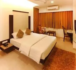 Gold، Hotel Seven Heaven 2/3
