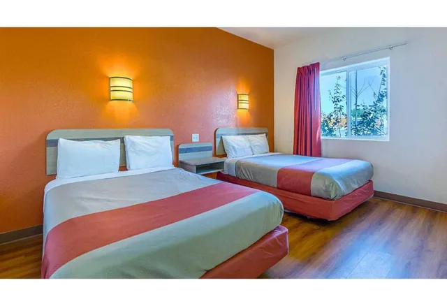 2 Full Beds - Non-Smoking، Motel6 Beatty, NV - Death Valley 2/10