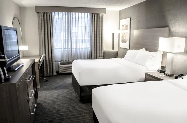 غرفة قياسية بسريرين كوين بإطلالة على المسبح، Holiday Inn Fargo 8/10