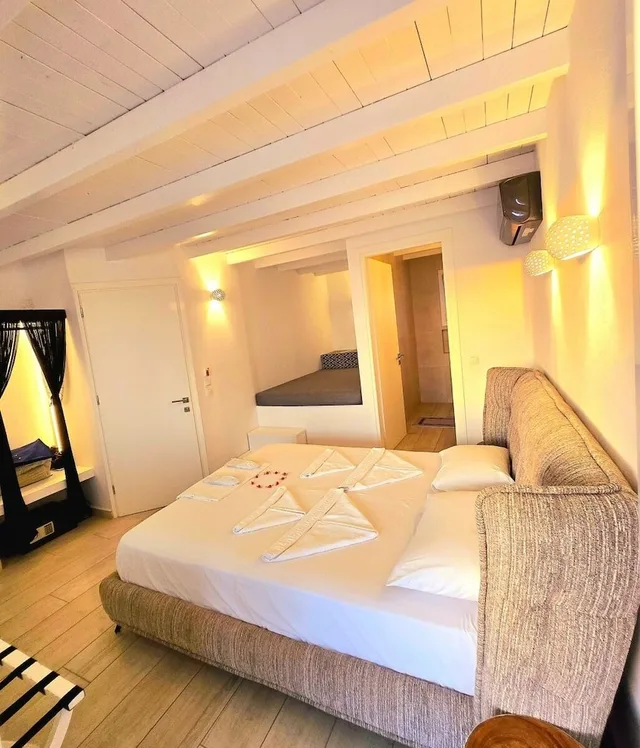 غرفة سوبيريور بسرير كوين بإطلالة على البحر، Afrodite Hotel 1/9