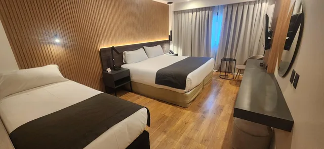 غرفة رباعية بثلاثة أسرّة، Canal Beagle Hotel 1/6