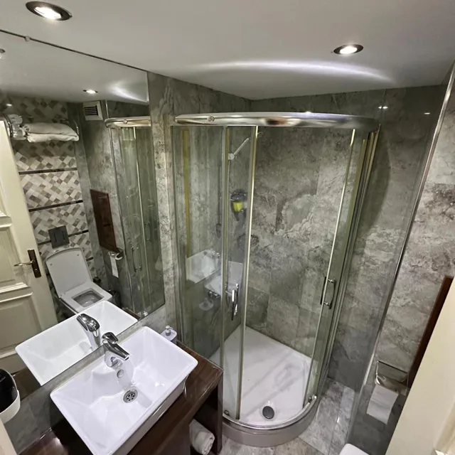غرفة ثلاثية بشرفة، Sahra Airport Hotel 7/10
