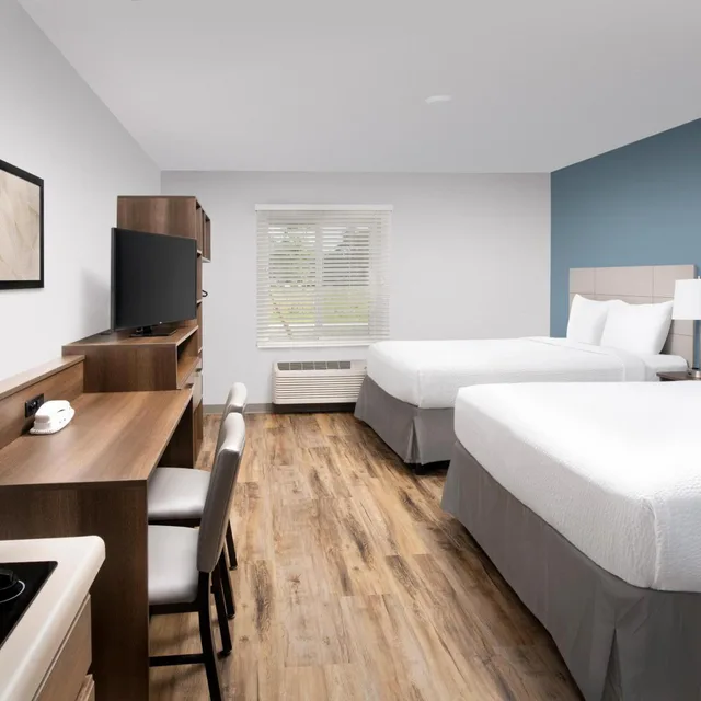 غرفة قياسية بسريرين كوين، WoodSpring Suites Deerfield Beach 4/5