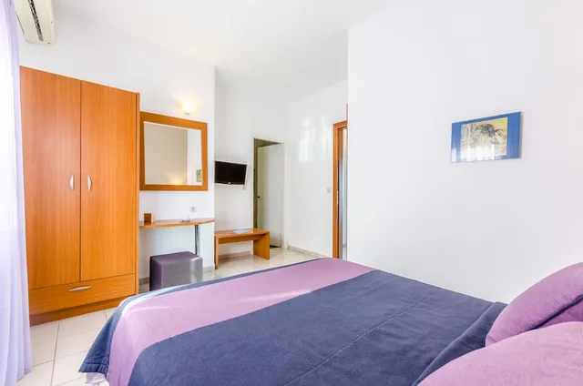 غرفة بانورامية بسريرين منفصلين بإطلالة على البحر مع أريكة، Pela Mare Hotel 9/10