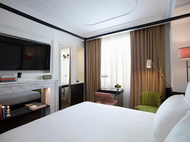 غرفة كلاسيكية بسرير كينج، Villa Brown Ermou, a member of Brown Hotels 1/10