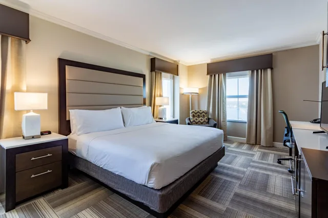 Superior, King Bed, Holiday Inn Express Savannah Historic District 8/10