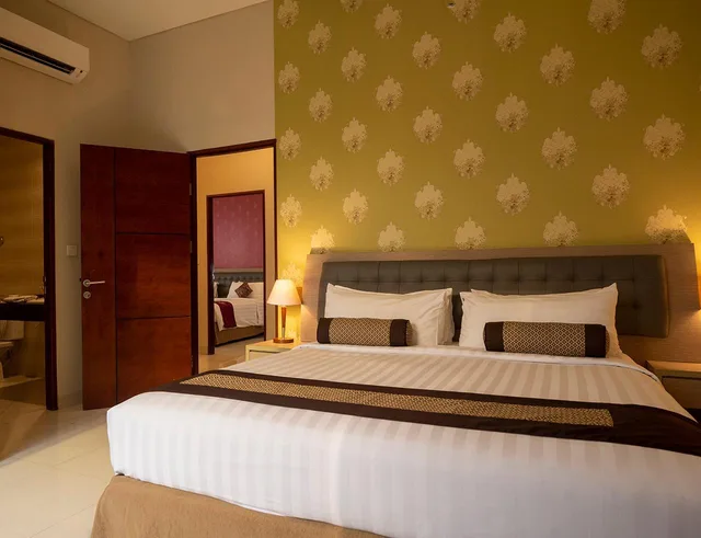 2 Bedrooms, Suite, King and Twin Beds, Kuta Central Park Hotel 1/2