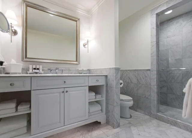 جناح سوبيريور، The Charleston Place 2/2