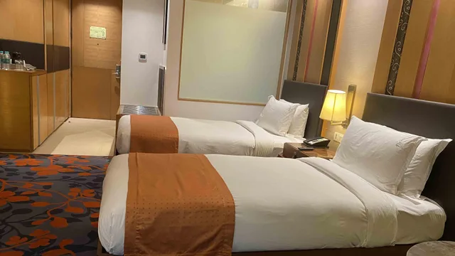 غرفة بسرير كينج بإطلالة على المسبح، Holiday Inn New Delhi Mayur Vihar Noida 7/9
