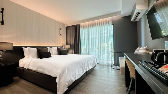 Deluxe King, Bayphere Hotel Pattaya JC 5/12