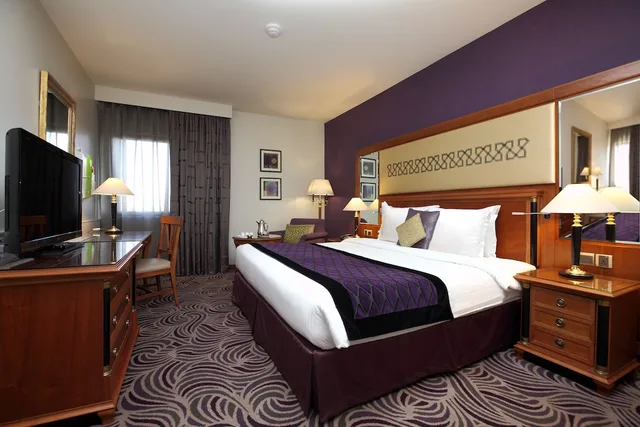 جناح بسرير كينج بغرفة نوم واحدة بمنطقة جلوس، هوليداي إن تبوك(Holiday Inn Tabuk) 7/10