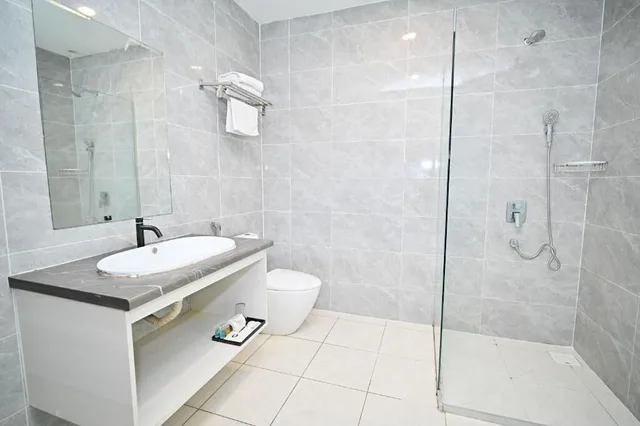 غرفة ديلوكس بسرير كوين بإطلالة على المدينة، Kingston Hotel 5 @ Chow Kit 5/6