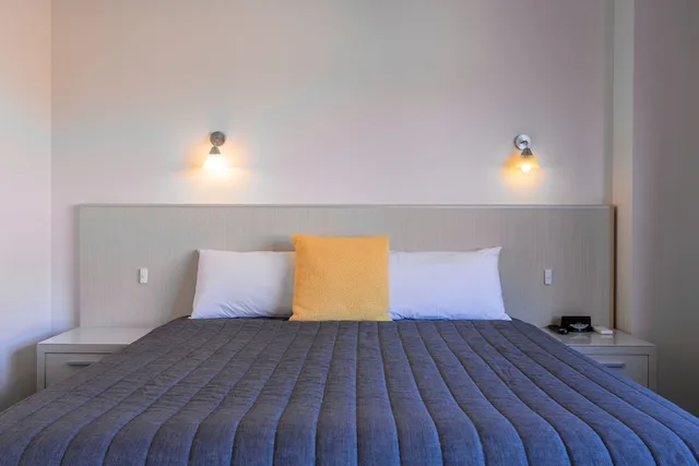 Superior, King Bed, Mayfair Plaza Motel 2/6