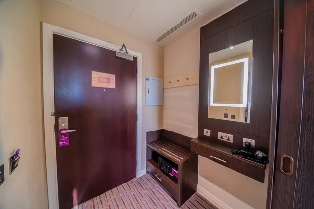 Room, Twin Beds, Smoking, Premier Inn Dubai Al Jaddaf 3/3