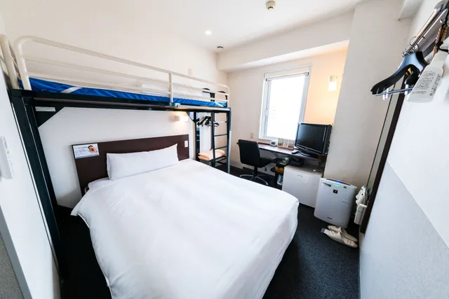 Super, 1 Double and 1 Single Bed, Smoking، Super Hotel Naha Shintoshin 3/9