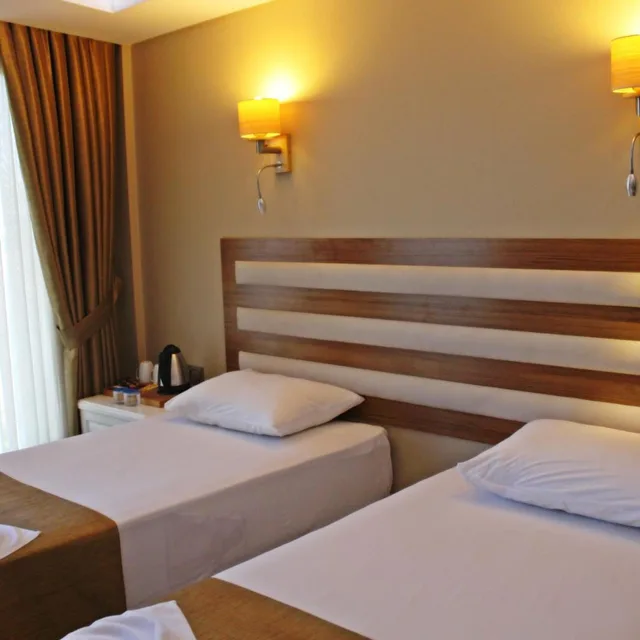 Room, Double or Twin Bed, Lateral Side Sea View، Feza Otel 8/10