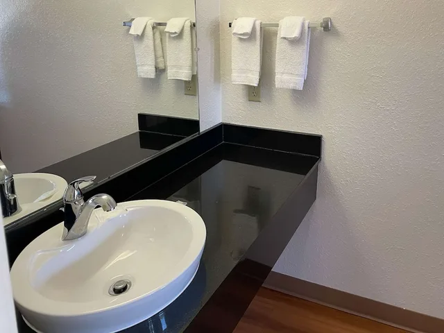 غرفة قياسية بسرير كوين للمدخنين، Motel6 Cameron, MO 3/4
