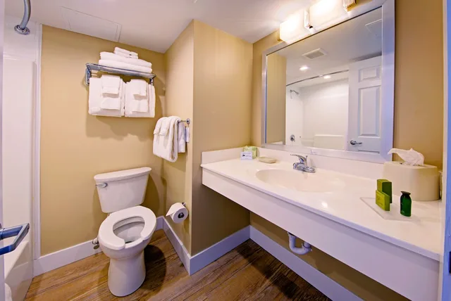 Suite, King Bed, Ocean Front، Commander Hotel 3/3
