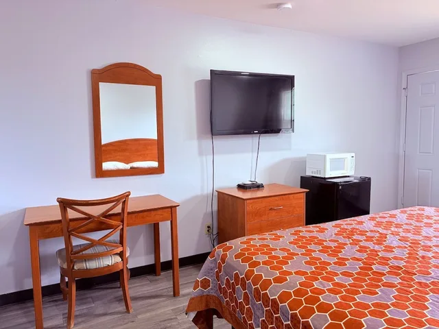 غرفة بسرير كينج، Stay Inn Checotah near Eufaula Lake 10/10