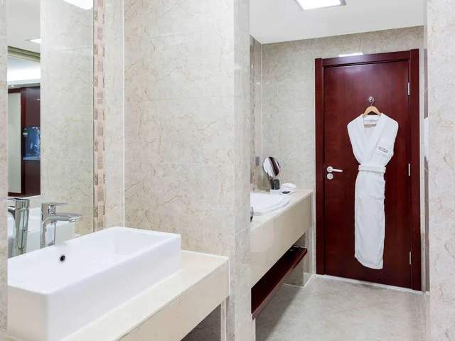 جناح سوبيريور بسرير كينج بإطلالة على المدينة مع أريكة، Novotel Ulaanbaatar 2/2