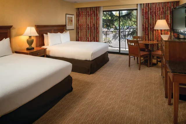غرفة بسرير كينج وسريرين كوين، Doubletree By Hilton Hotel Seattle Airport 3/5