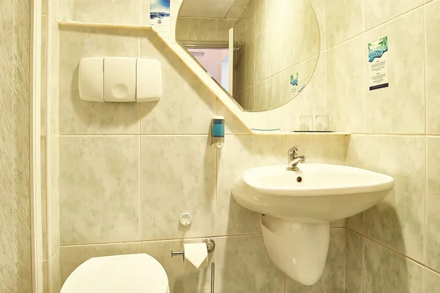 غرفة قياسية بسرير كوين، Continental Hotel 5/7