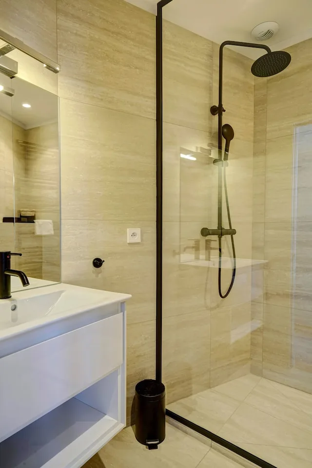 استوديو بسرير كوين، Apartments Du Louvre - St-Honoré 3/3