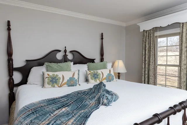Fireside, Suite, King Bed, Sofa, Jetted Tub، Brandywine River Hotel 1/10