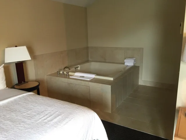 غرفة قياسية بسرير كينج بحوض جاكوزي، Best Western River Terrace 5/7