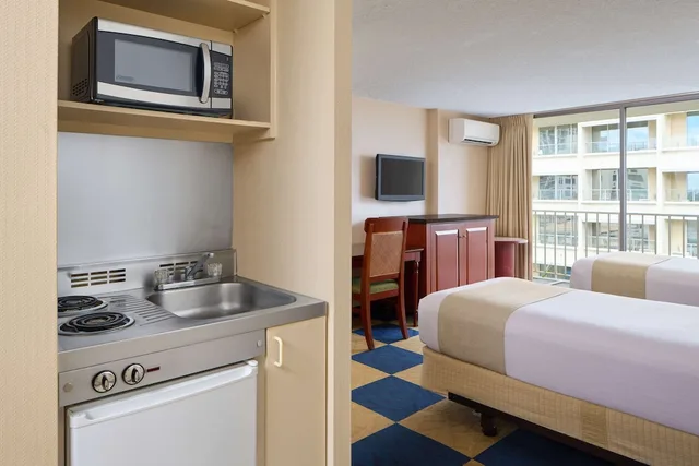 2 Bedrooms, Suite, Twin Beds, Kitchenette, Ewa Hotel Waikiki 4/4
