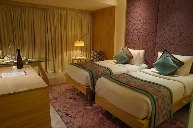 Premium, Twin Beds, Front View, Bathtub، Royal Orchid Jaipur 1/4