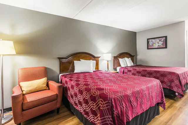 غرفة قياسية بسريرين مزدوجين، Econo Lodge Tallahassee I-10 near University 4/9